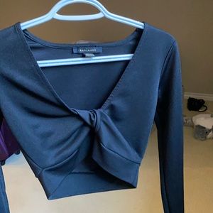 Black body fitting long sleeve crop top